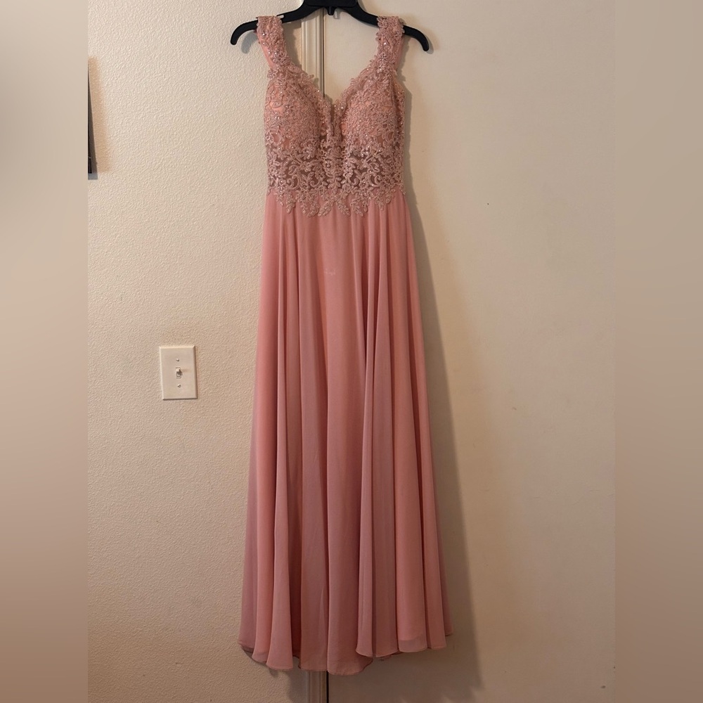 Elegant Pink Lace Evening Dress